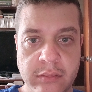 Carlos Gil's avatar