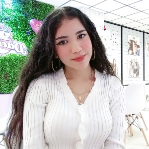 Angela Herrera's avatar